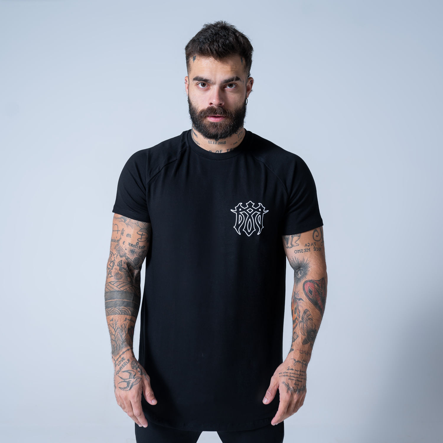 camiseta-raglan-long-monster-preto-masculino-m