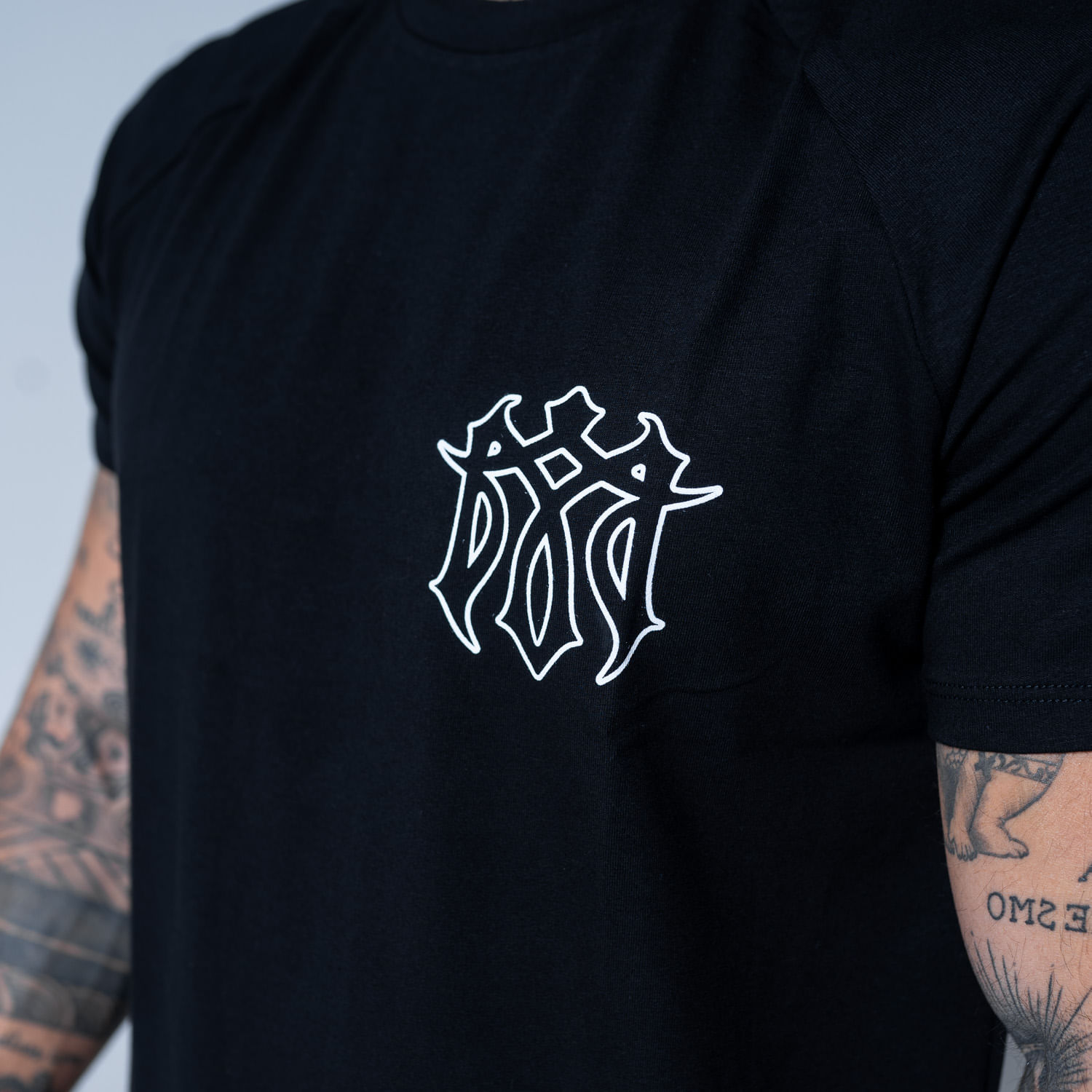 camiseta-raglan-long-monster-preto-masculino-m