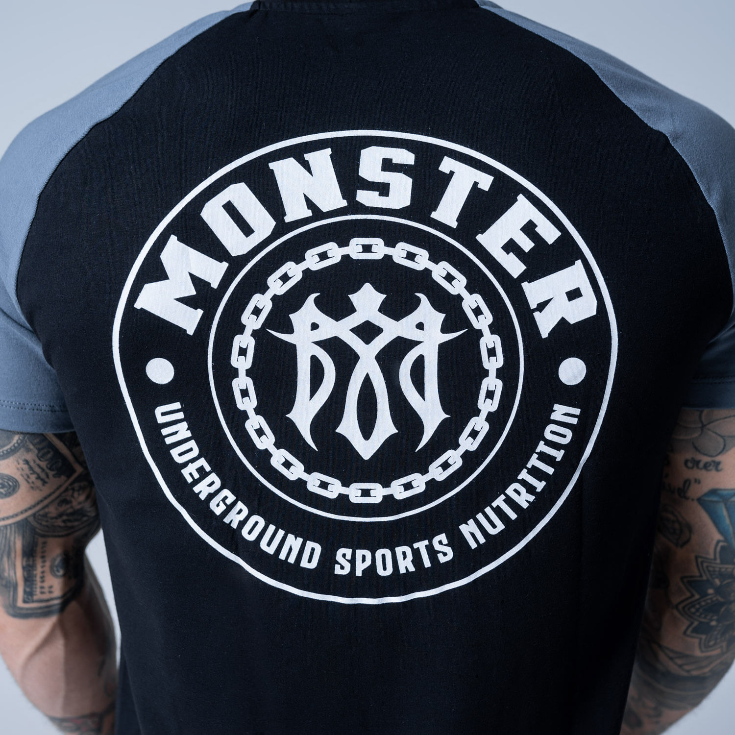camiseta-raglan-contraste-monster-silhueta-preto-masculino-p